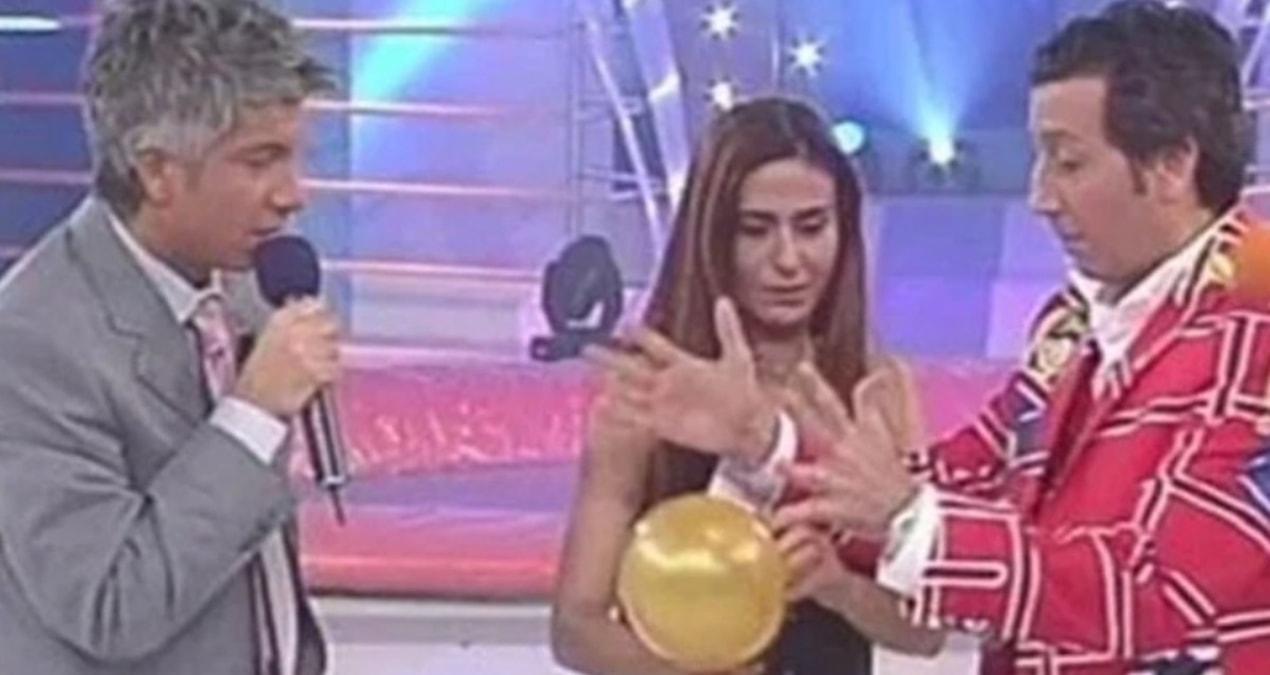 Süheyl ve Behzat Uygur’un “Şahane Pazar” gösterisi için sahne prodüksiyonu