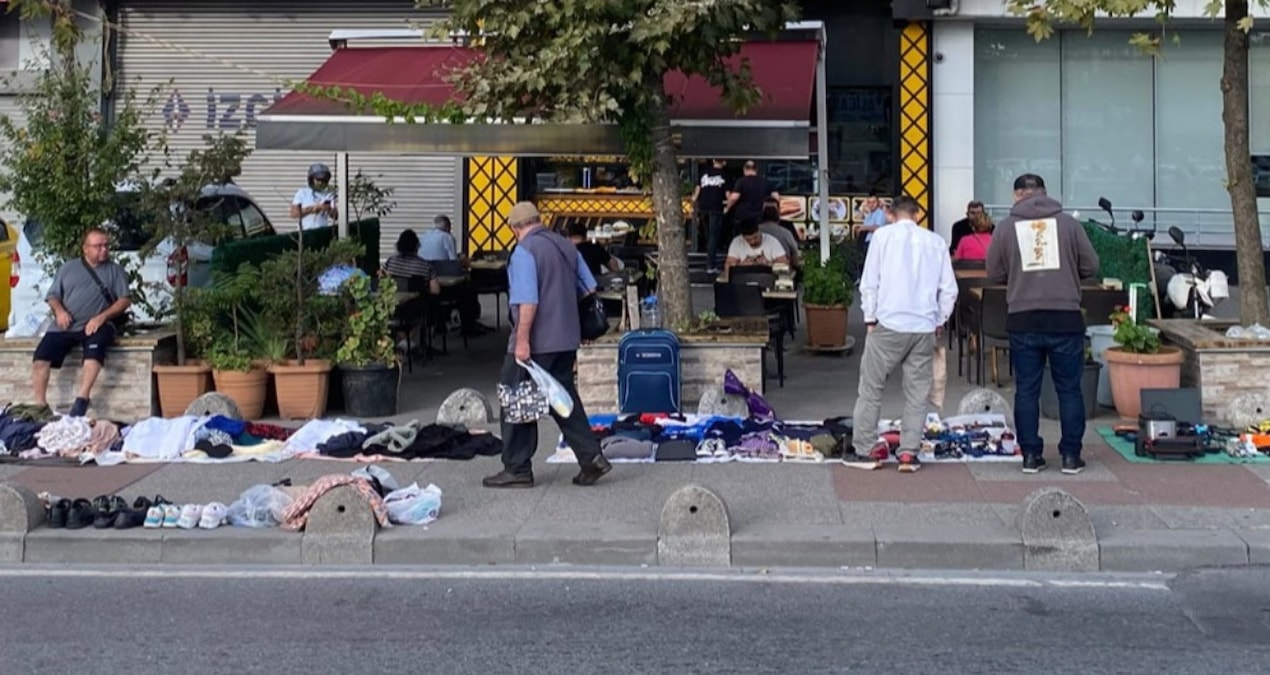 İstanbul’da emekliler ve dar gelirli vatandaşlar ikinci el eşya satıyor