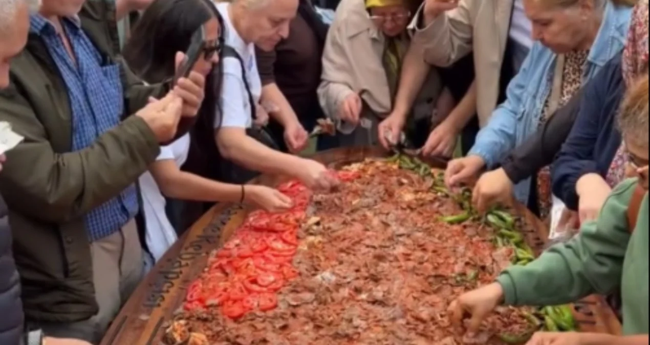 Bursa’da AKP’li yönetimden tartışmalı festival: İstiklal Marşı mehterle, kebap aynı tabaktan