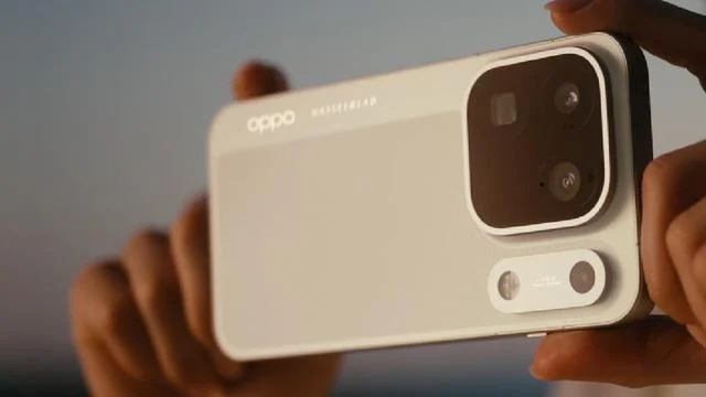 OPPO Find X10 Pro Max’in kamera ve ekran özellikleri vurgulanıyor.