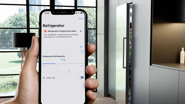 Siemens Home Connect destekli akıllı buzdolabı ve akıllı telefon üzerinden uzaktan kontrol ekranı.
