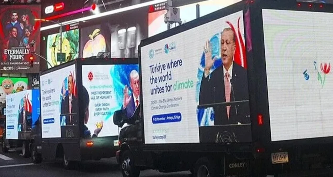 New York’ta Erdoğan’ın mesajları LED ekranlarda sergilendi