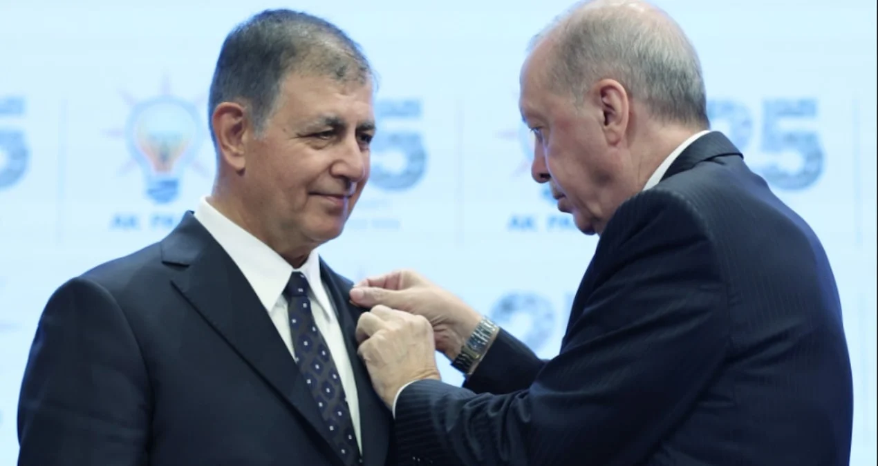 AKP rozetini takan Cemil Tugay'dan peş peşe iki hamle - Sözcü Gazetesi
