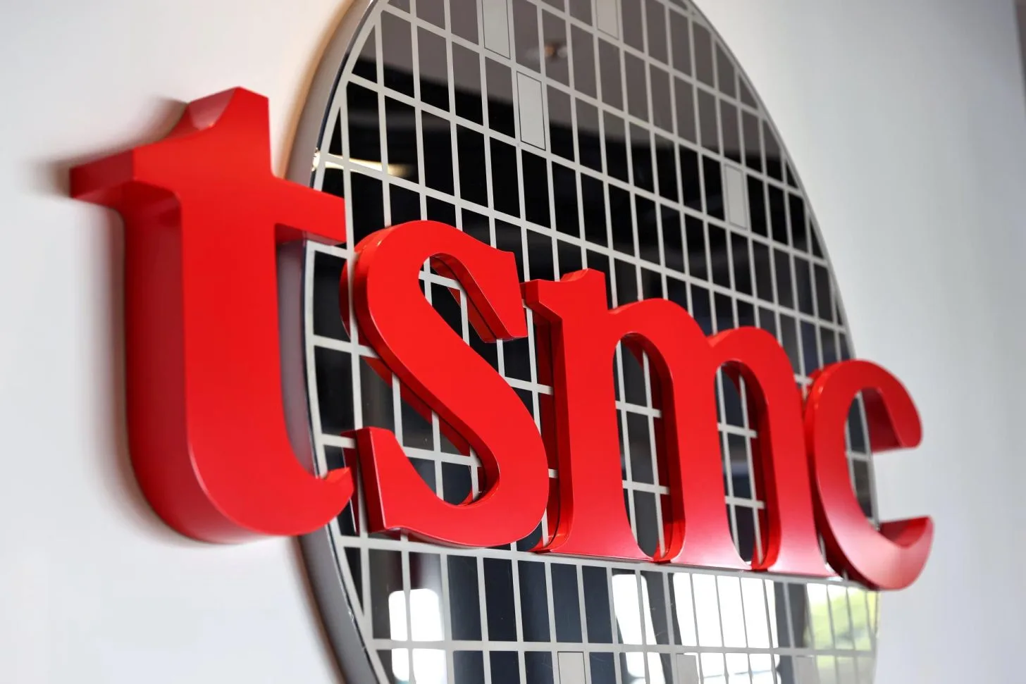 TSMC, 1,4 nm A14 üretiminde pilot aşamaya geçti. Seri üretim 2028’de başlayacak