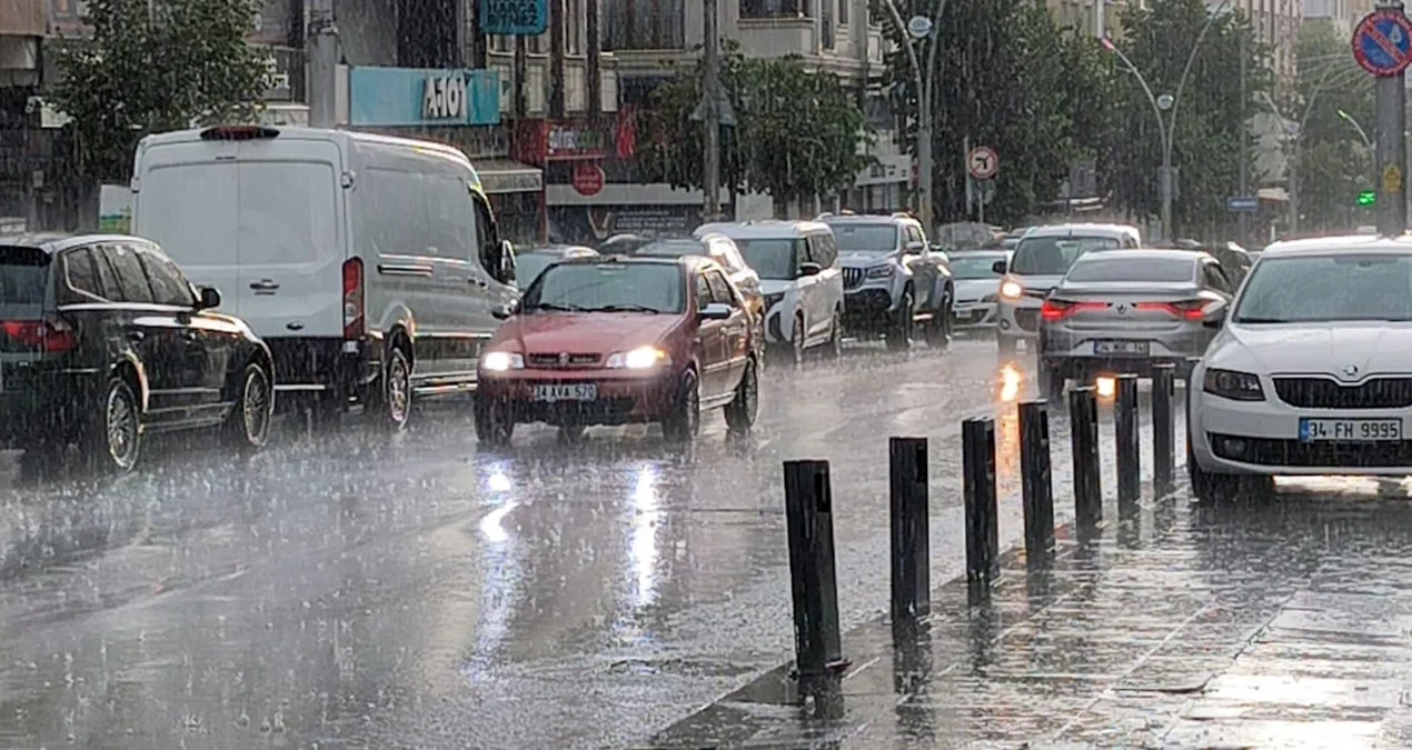 İstanbul için peş peşe uyarılar: Fırtına ve sağanak geliyor