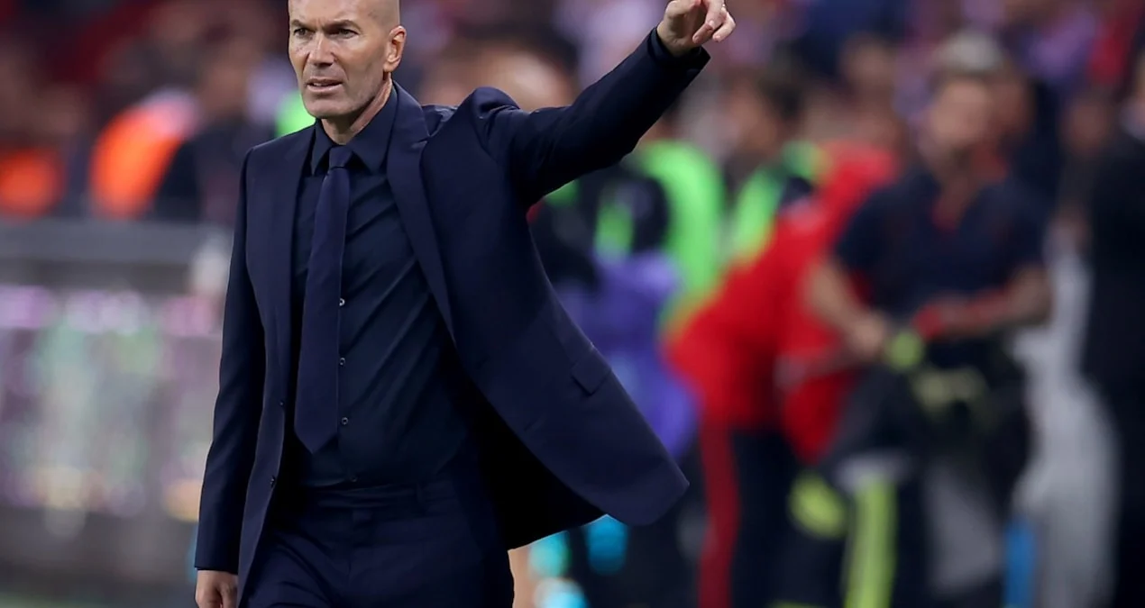 Zinedine Zidane, Türkiye karşılaşmasının ardından basın toplantısında açıklama yapıyor.