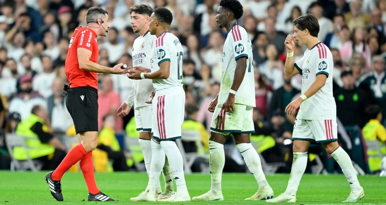 Vinicius rakibinin saçını çekti ortalık karıştı! Real Madridli futbolcular hakemin üzerine yürüdü - Sözcü Gazetesi