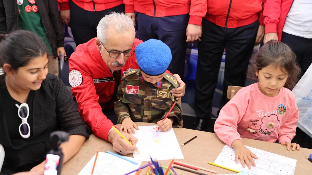 Bakan Uraloğlu, Şanlıurfa’daki TEKNOFEST Güneydoğu’yu Ziyaret Etti