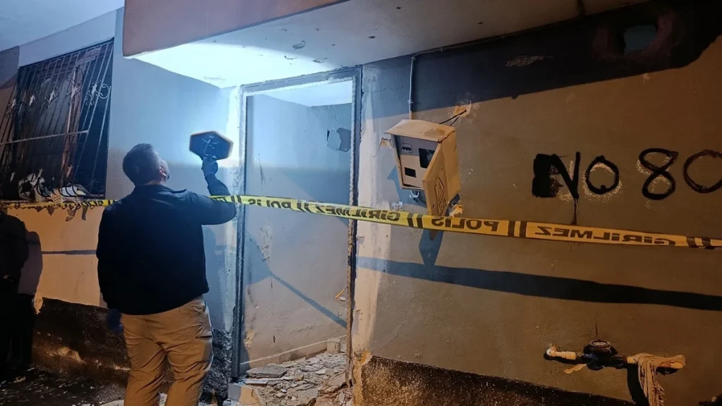 Adana'da Müstakil Eve El Yapımı Patlayıcı Atıldı - www.gundemedair.com