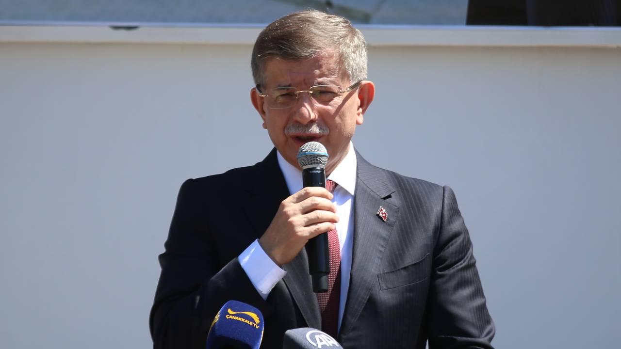 Ahmet Davutoğlu hakkında Cumhurbaşkanına hakaret soruşturması başlatıldı