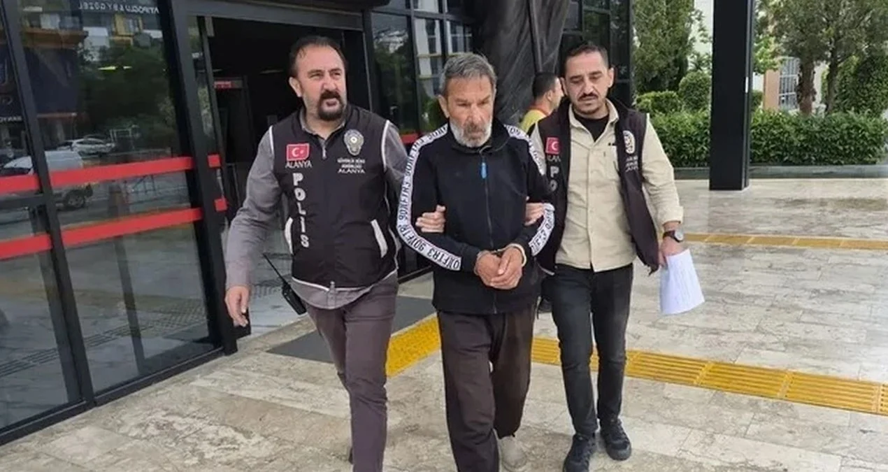 Alanya'da barınma sorunu yaşayan 66 yaşındaki R.K., Cumhurbaşkanına hakaret suçlamasıyla dördüncü kez tutuklandı - www.gundemedair.com