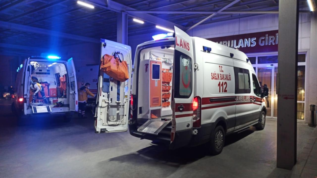 Adapazarı’nda samanlıkta çıkan yangında 4 kişi dumandan etkilendi