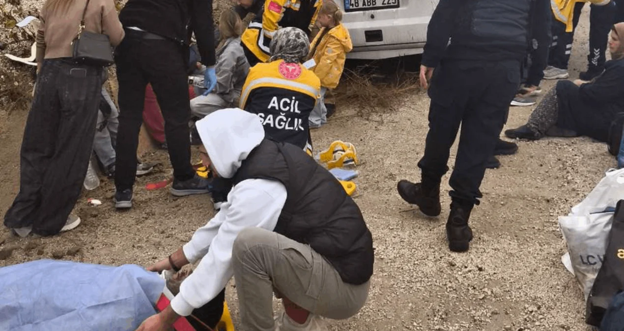 Antalya'da yolcu midibüsü şarampole düştü: 9 yaralı - www.gundemedair.com