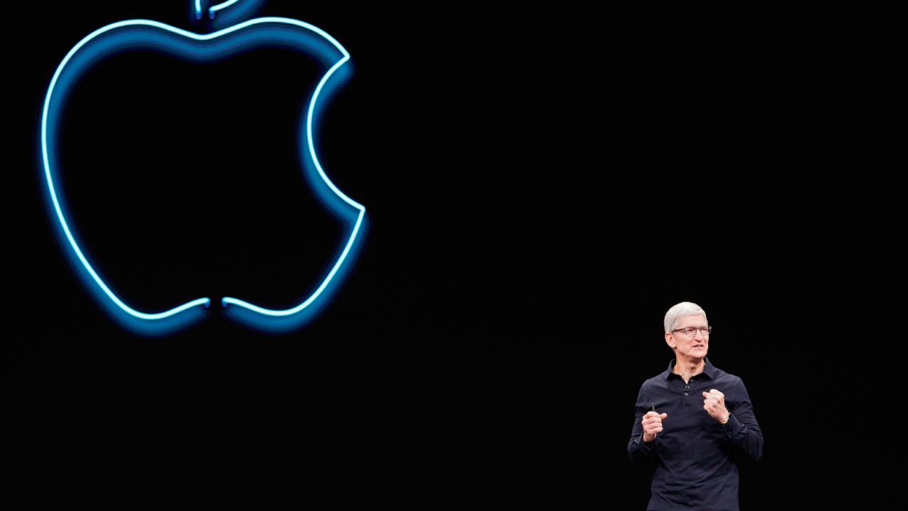 Apple’da Tim Cook’tan John Ternus’a genel müdürlük devri gerçekleşti