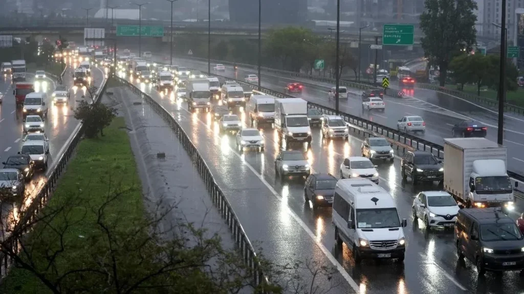 Aracınız Sel Nedeniyle Hasar Görürse Ne Olur? Kasko, Trafik Sigortası ve Tazminat Rehberi - www.gundemedair.com