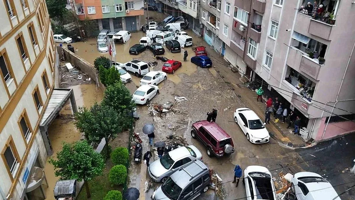 Aracınız Sel Nedeniyle Hasar Görürse Ne Olur? Kasko, Trafik Sigortası ve Tazminat Rehberi - www.gundemedair.com