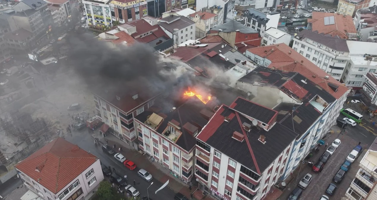 Arnavutköy'de 5 Katlı Binada Yangın: Mahsur Kalanlar Kurtarıldı - www.gundemedair.com