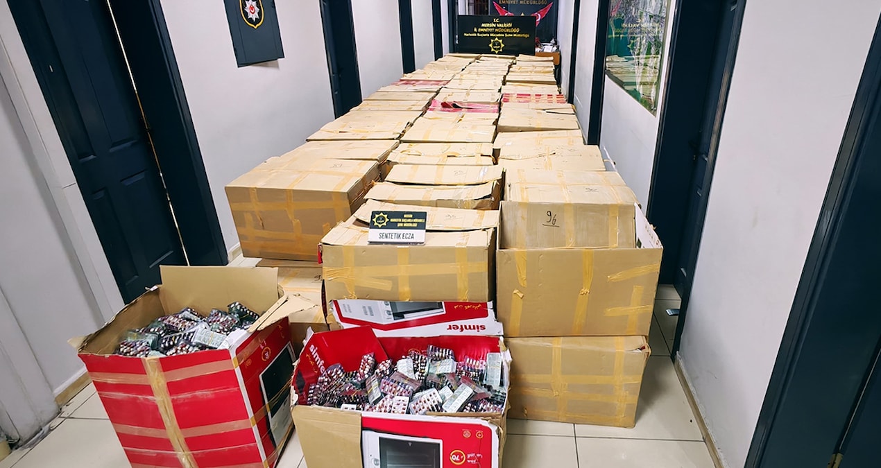 Mersin’de asansör firmasında 2 milyon 296 bin sentetik ecza hapı ele geçirildi