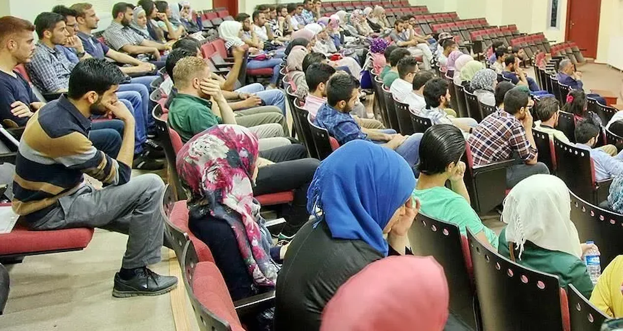 Suriyeli üniversitelileri çıldırtan karar: Kadınları kapı dışına ittiler - Sözcü Gazetesi