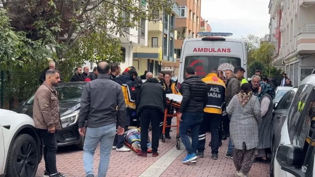 Avcılar'da yol verme tartışması bıçaklı kavgaya dönüştü: 3 yaralı - www.gundemedair.com
