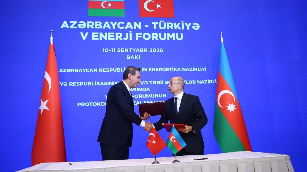 Enerji ve Tabii Kaynaklar Bakanı Bayraktar’ın Türkiye ile Azerbaycan’ın enerji projelerini değerlendirdiği an