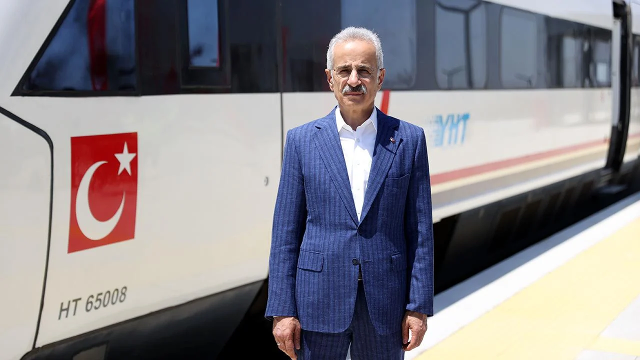 Ulaştırma Bakanı Uraloğlu, 2027 ve 2028’de 14 Milli Hızlı Tren seti üretileceğini açıkladı