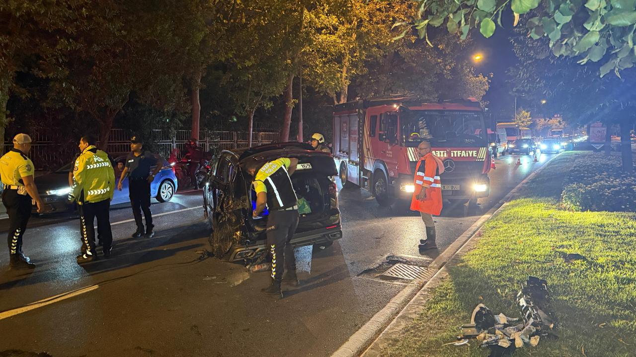 Zeytinburnu’nda kaza yapan araç, iki otomobile çarptı; üç yaralı var