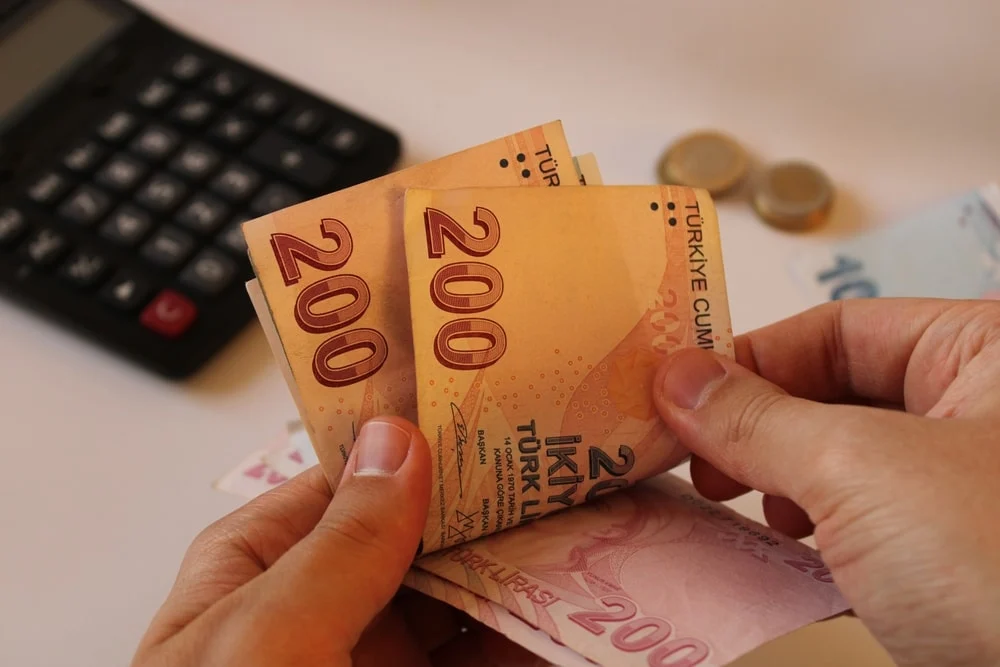 Bankalar emeklilere cazip promosyonlar sunuyor: Ekim 2026 kampanyaları - www.gundemedair.com