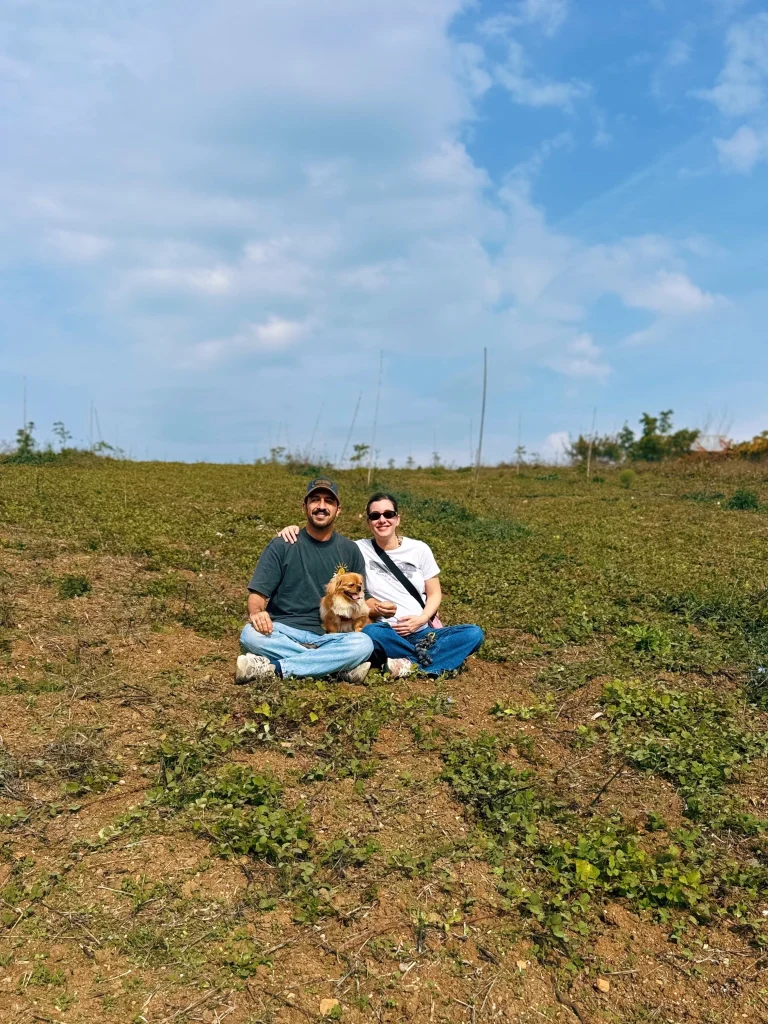 Beril Pozam'dan hamilelik pozu: Eşi ve köpeğiyle İznik'te - Sözcü Gazetesi