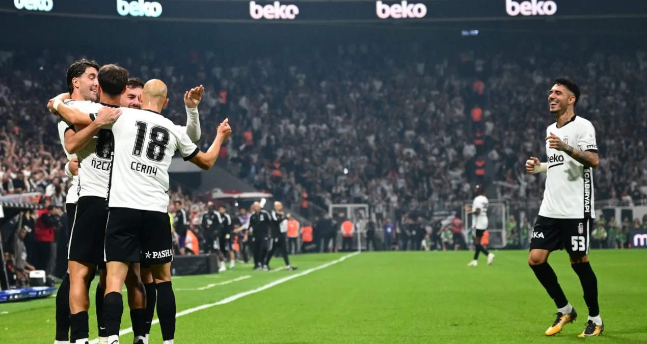 Beşiktaş'ın yıldız futbolcusu Vaclav Cerny, Kocaelispor maçında sakatlanarak tedavi sürecine girdi - www.gundemedair.com