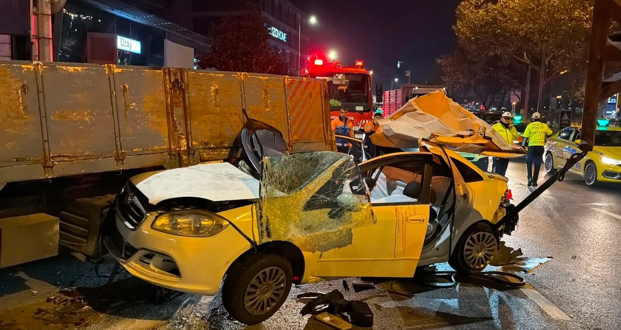 Beyoğlu'nda 5 araç birbirine girdi - Sözcü Gazetesi