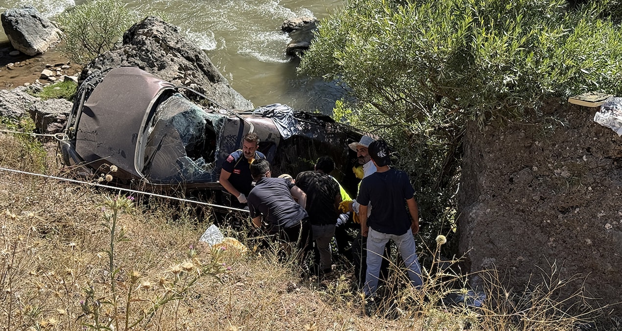 Bingöl’de otomobilin dere yatağına devrilmesi sonucu bir kişi hayatını kaybetti