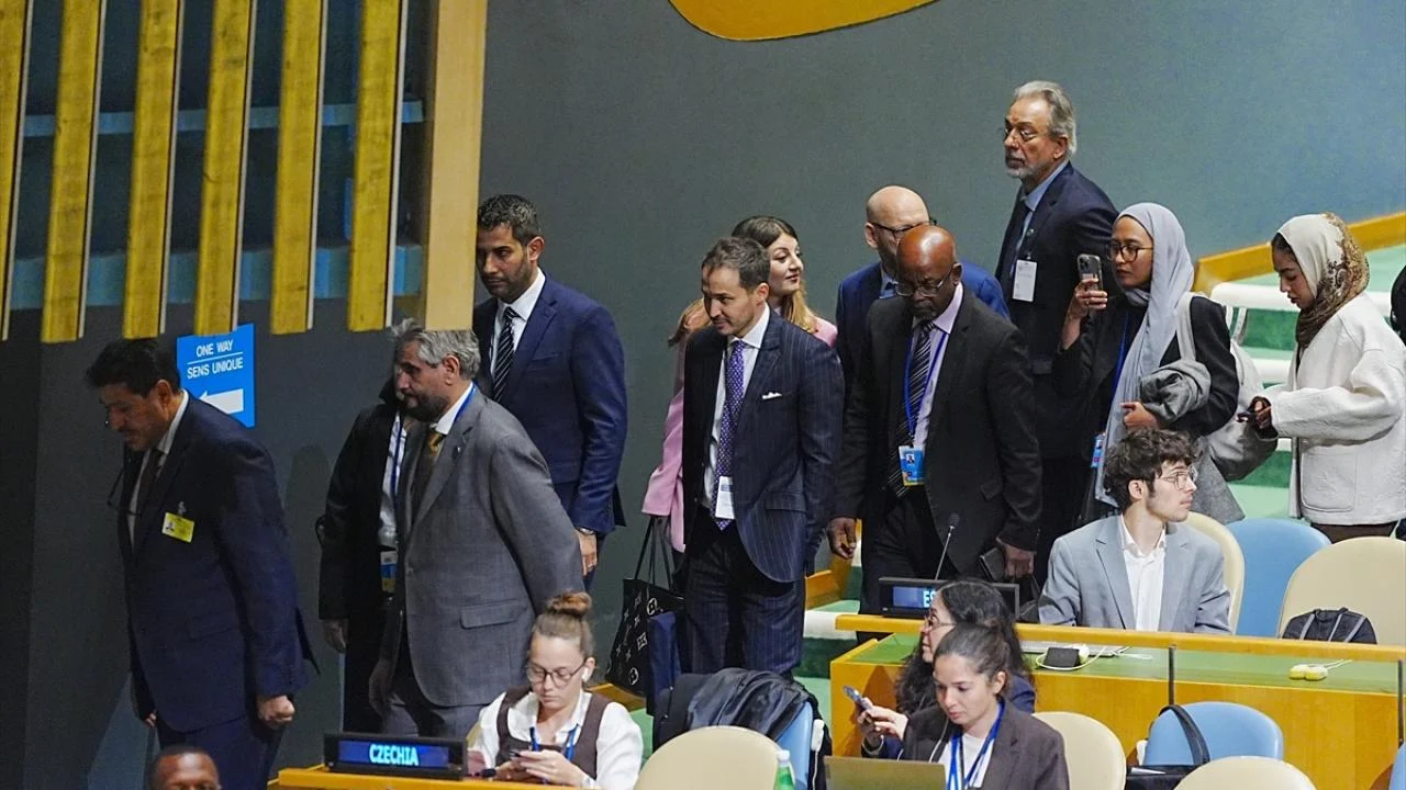 Netanyahu’nun BM Genel Kurulu’ndaki konuşmasına yönelik protestolar ve salonun boş kalması.