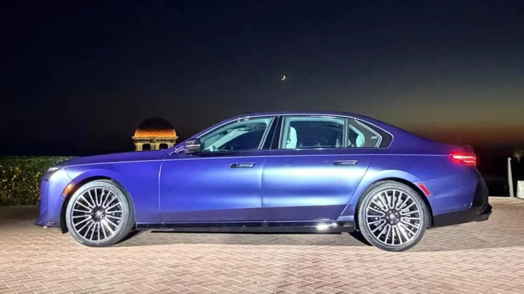 BMW, 2027 M760 xDrive Modelini Tanıttı - www.gundemedair.com