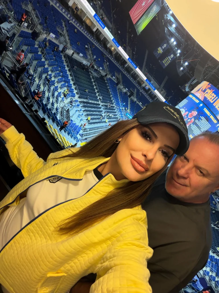 Burak Sergen ve eşi Gizem Sergen Fenerbahçe maçında: Tribünden aşk pozu - www.gundemedair.com