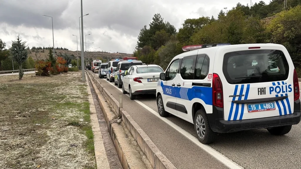 Burdur-Antalya kara yolunda kaza: 1 ölü, 4 yaralı - www.gundemedair.com