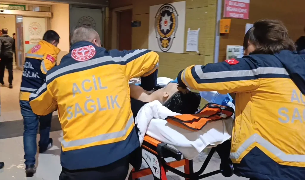 Bursa İnegöl'de Arkadaş Kavgası: 1 Ölü, 2 Yaralı - www.gundemedair.com