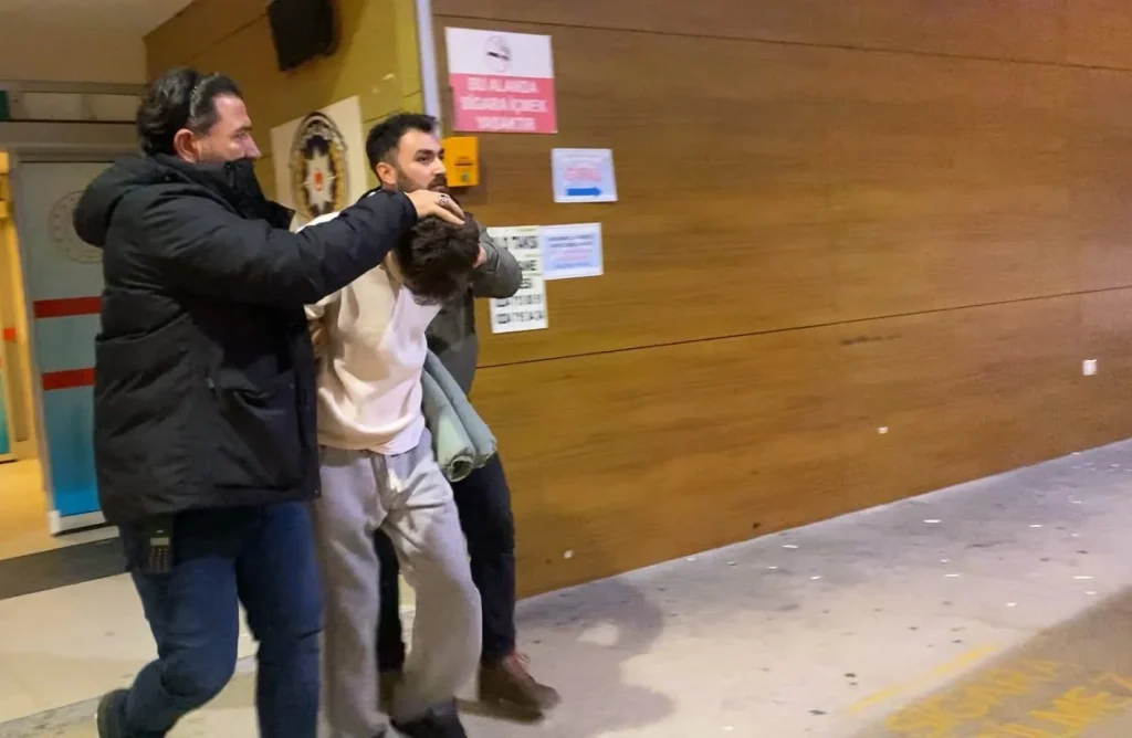 Bursa İnegöl'de Arkadaş Kavgası: 1 Ölü, 2 Yaralı - www.gundemedair.com