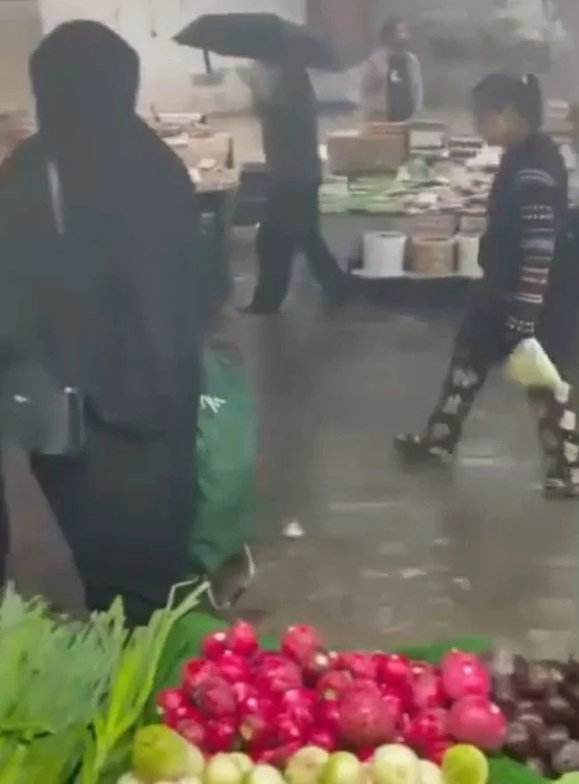 Bursa'da Sağanak Yağış Hayatı Olumsuz Etkiledi: Yollar Göle Döndü, İş Yerlerini Su Bastı - www.gundemedair.com