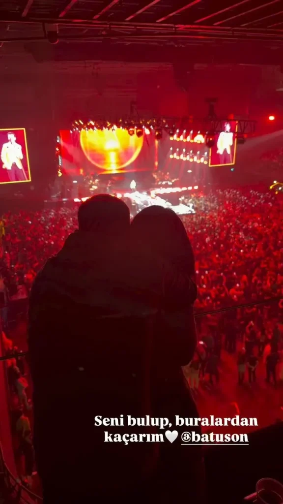 Buse Terim, Yalın konserinden sevgilisi Batu Son’la karelerini paylaştı - www.gundemedair.com