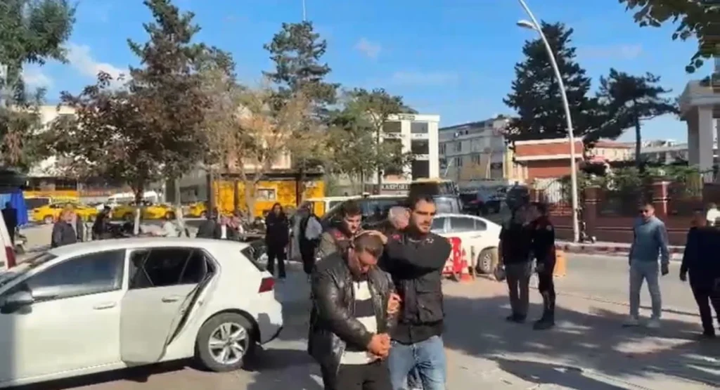 Vatandaşı memurluk vaadiyle dolandıran sahte savcı tutuklandı - Sözcü Gazetesi