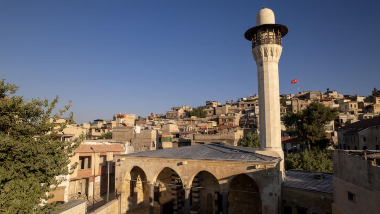 Bakan Ersoy, depremde hasar gören camilerin restorasyonunu tamamladı