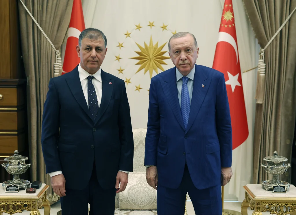 AKP'li vekil Cemil Tugay görüşmesinin detaylarını anlattı: Erdoğan'ın sözlerine mest olmuş - Sözcü Gazetesi