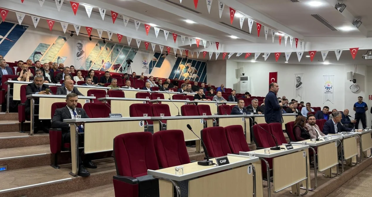Çiğli Belediye Meclisi'nin ikinci oturumu, yeterli çoğunluk sağlanamadığı için ertelendi - www.gundemedair.com