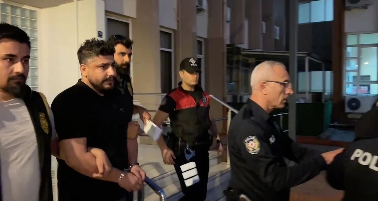 Cinayet davasından aranan iş insanı taziye ziyaretinde yakalandı - Sözcü Gazetesi