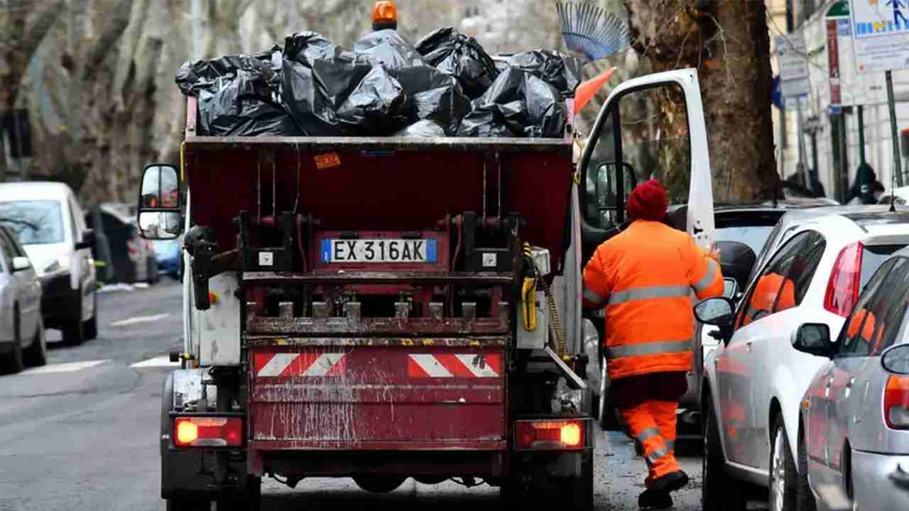 Bitonto’da çöpe atılan kazanan piyango bileti için iki gün süren arama çalışması