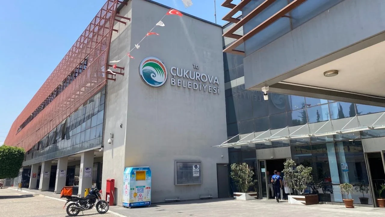 Çukurova Belediyesi'ne Yolsuzluk Operasyonu: 44 Gözaltı - www.gundemedair.com