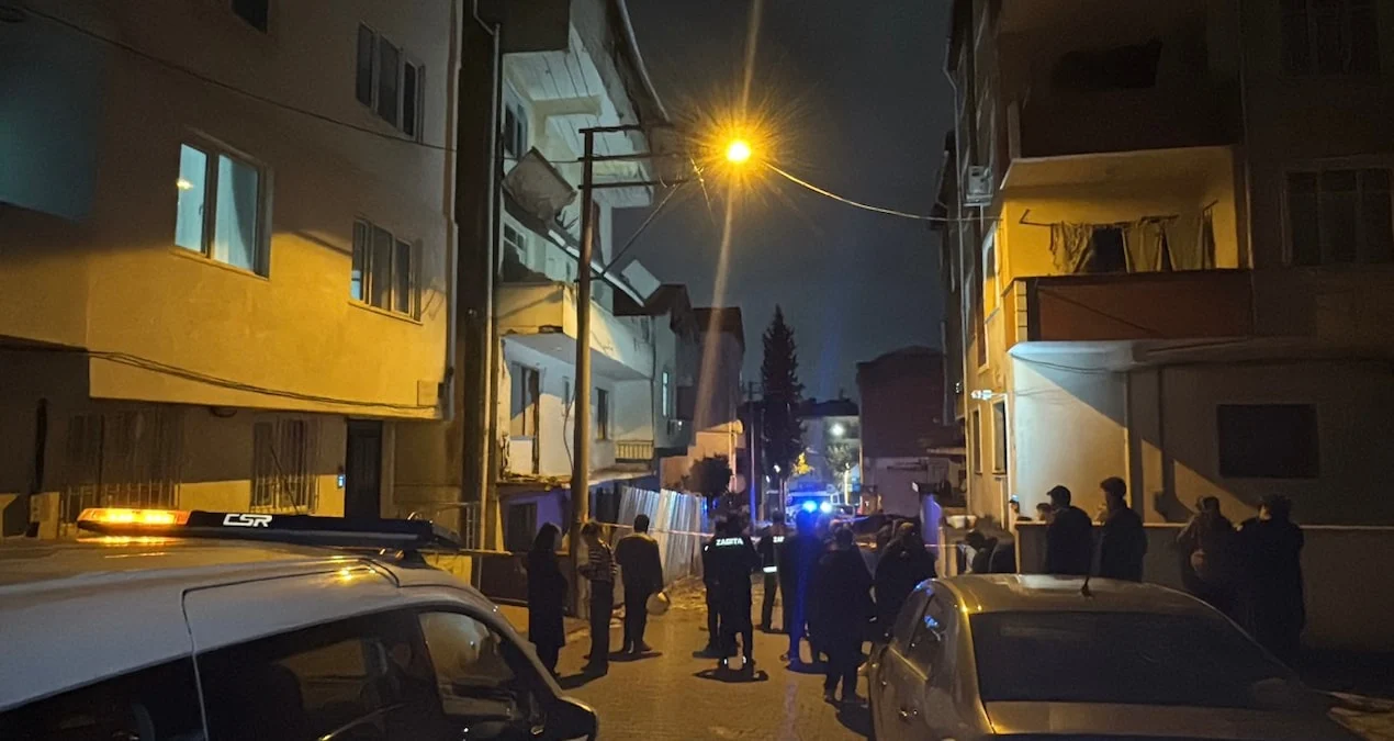 Darıca'da metruk binanın balkonu çöktü, sokak trafiğe kapatıldı - www.gundemedair.com