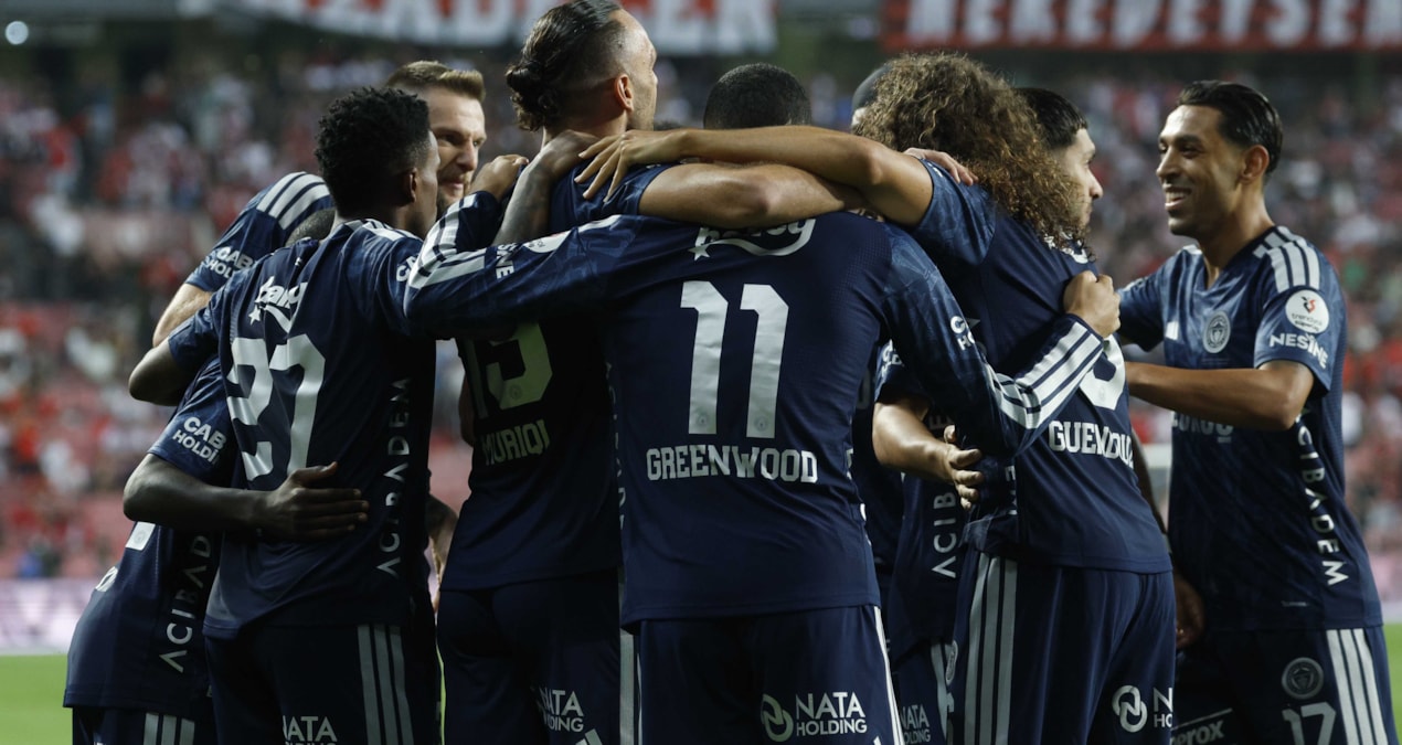 Fenerbahçe, UEFA Şampiyonlar Ligi kadrosunu açıkladı