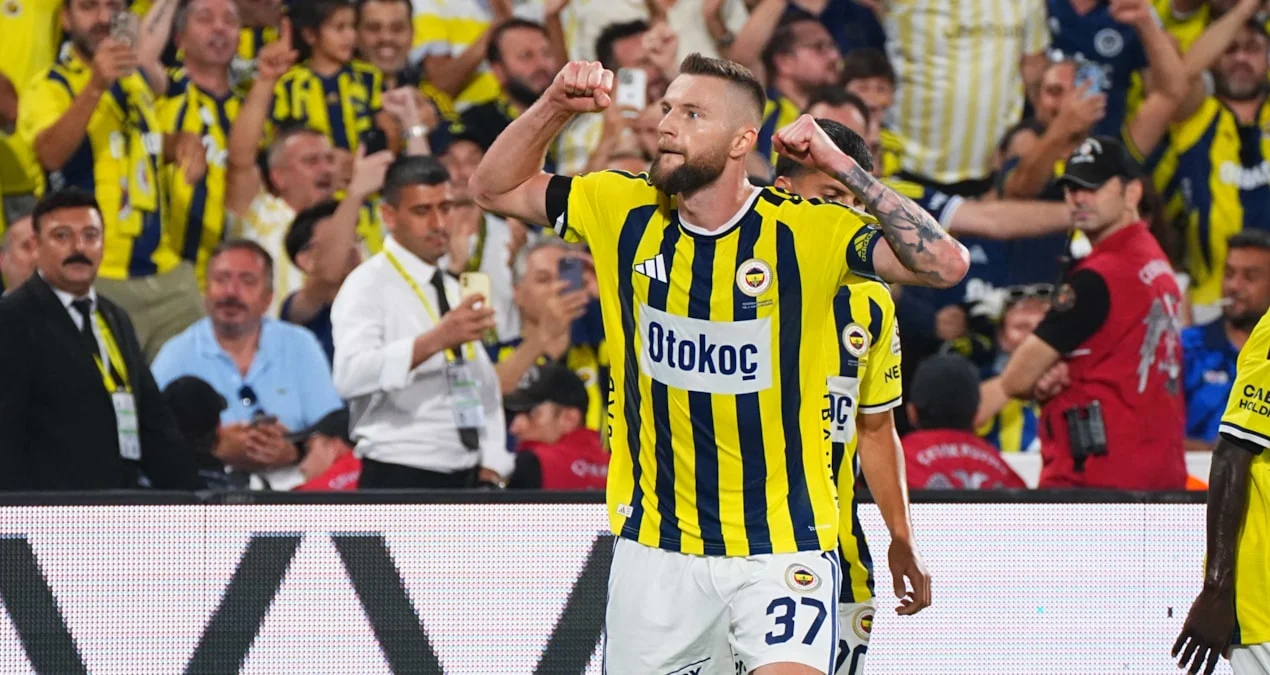 Fenerbahçe kaptanı Milan Skriniar’ın savunmada performansı ve Nathan Aké ile uyumu